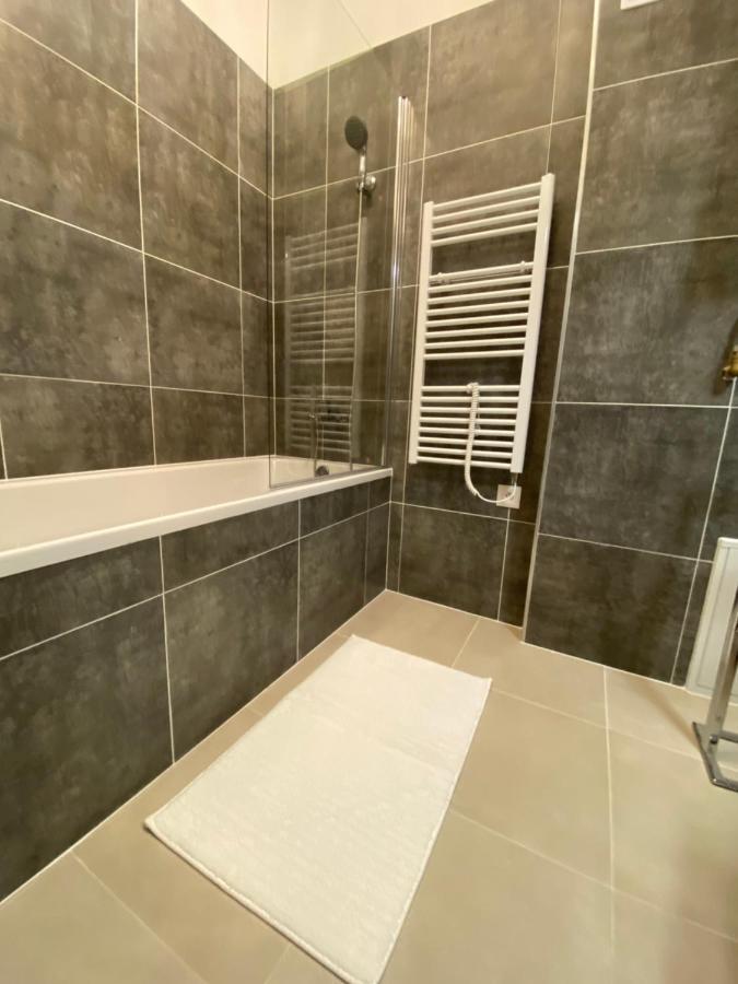 Designed Apartment Next To Vaclav Square With Terrace And Private Garage Praga Exterior foto